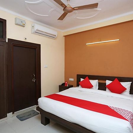 Vaccinated Staff- Oyo 22654 Hotel Rose & Petals Ghaziabad Exterior foto