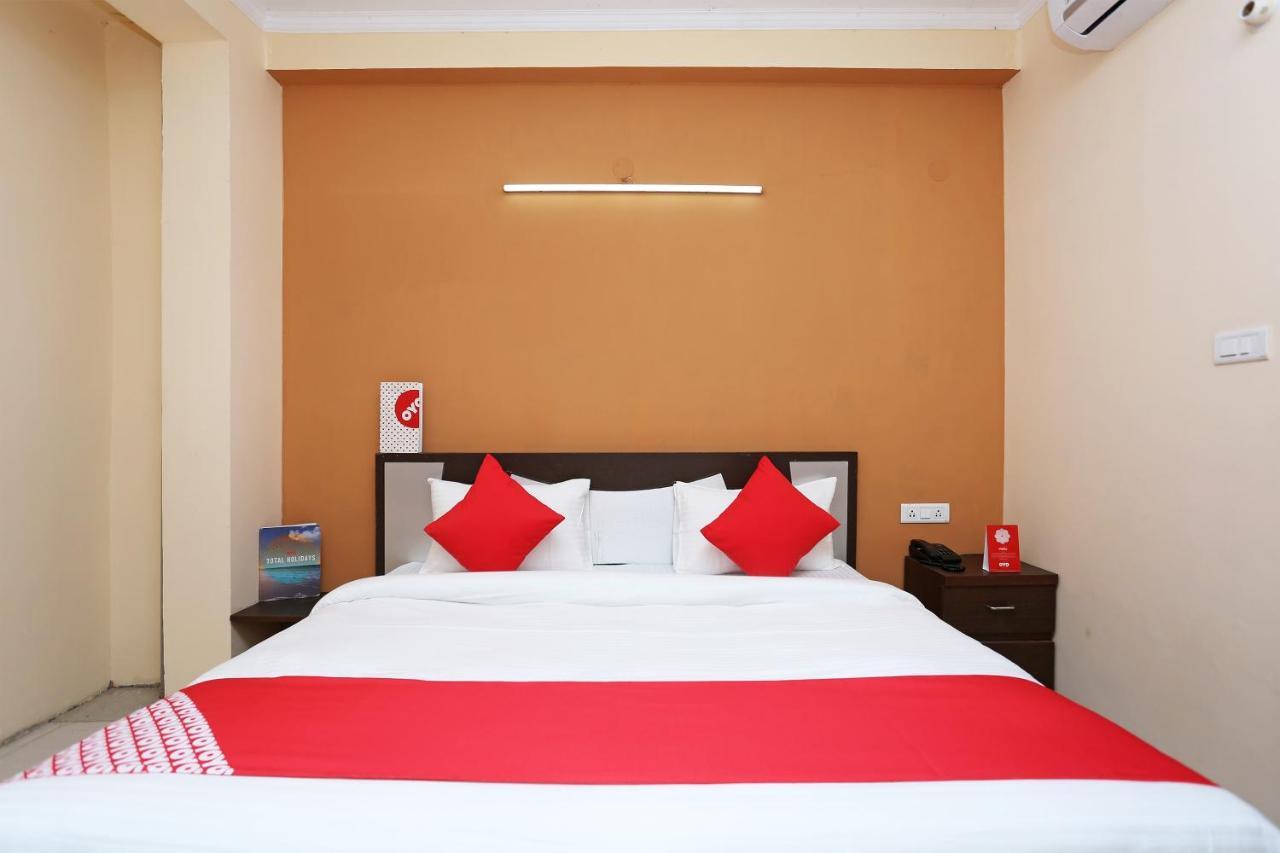 Vaccinated Staff- Oyo 22654 Hotel Rose & Petals Ghaziabad Exterior foto