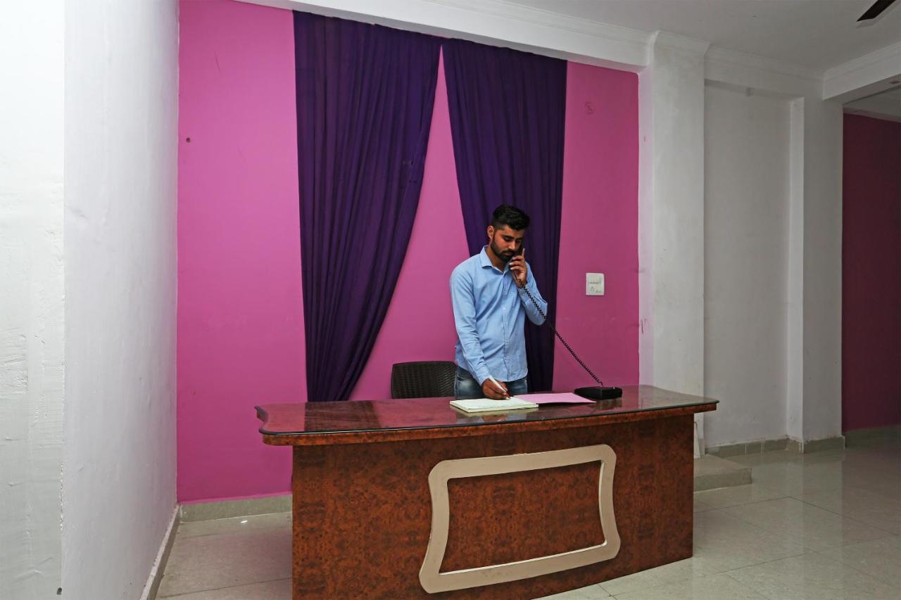 Vaccinated Staff- Oyo 22654 Hotel Rose & Petals Ghaziabad Exterior foto
