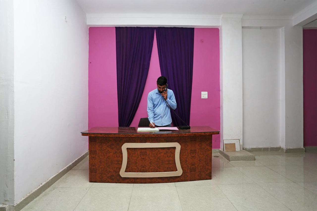Vaccinated Staff- Oyo 22654 Hotel Rose & Petals Ghaziabad Exterior foto