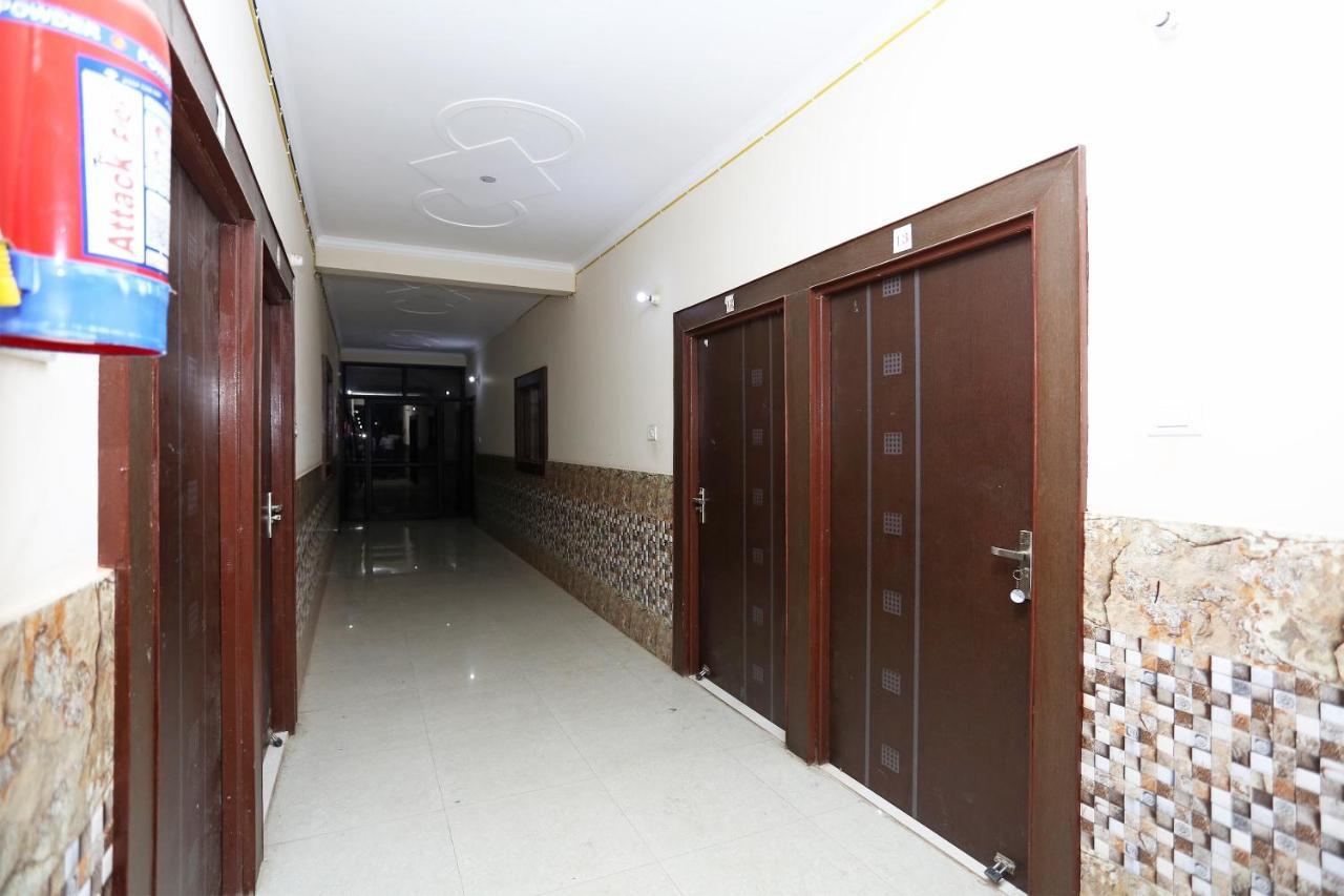 Vaccinated Staff- Oyo 22654 Hotel Rose & Petals Ghaziabad Exterior foto