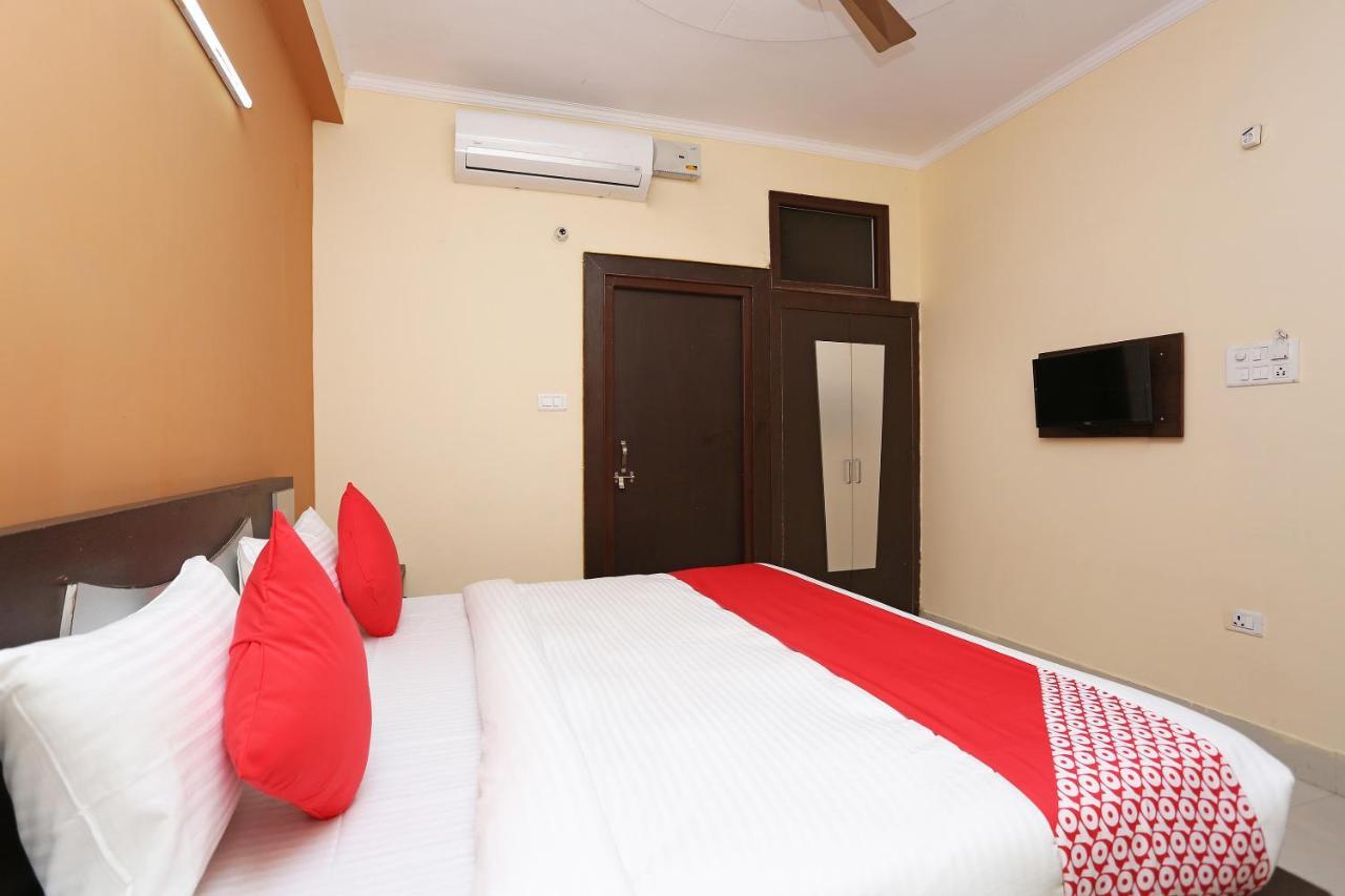 Vaccinated Staff- Oyo 22654 Hotel Rose & Petals Ghaziabad Exterior foto