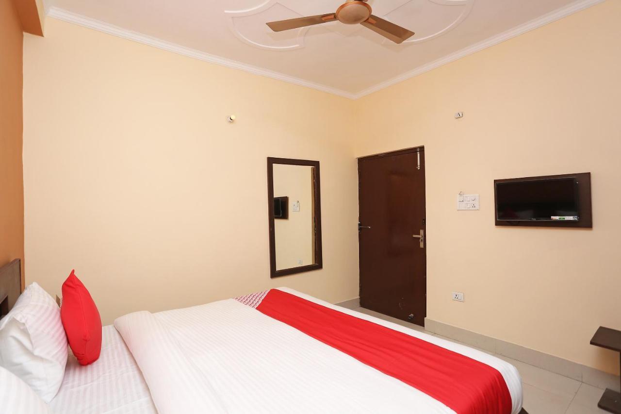 Vaccinated Staff- Oyo 22654 Hotel Rose & Petals Ghaziabad Exterior foto